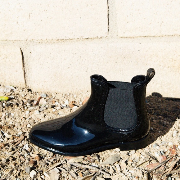 matte chelsea rain boots